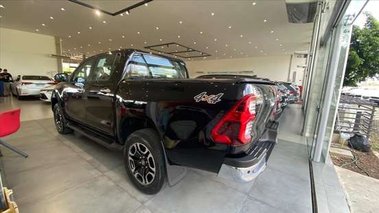 TOYOTA-HILUX-2024