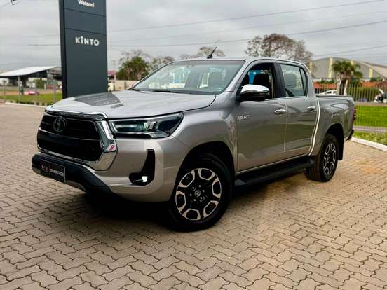TOYOTA-HILUX-2023