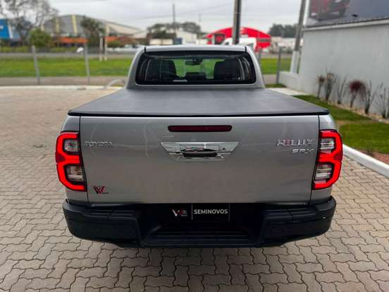 TOYOTA-HILUX-2.8 D-4D TURBO DIESEL CD SRX 4X4 AUTOMÁTICO TOYOTA-HILUX-2023
