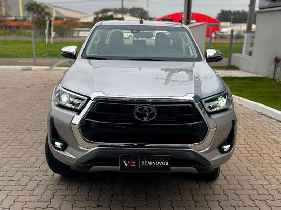 TOYOTA-HILUX-2023