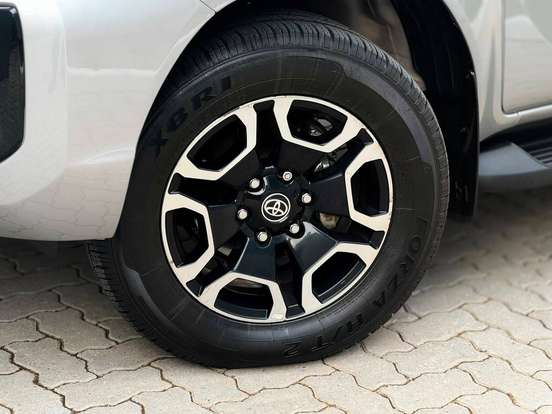 TOYOTA-HILUX-2023