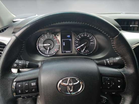 TOYOTA-HILUX-2023