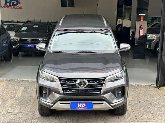 TOYOTA-HILUX-2023