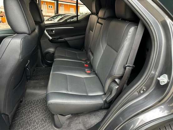 TOYOTA-HILUX-2023