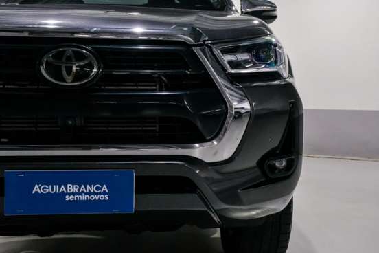 TOYOTA-HILUX-2023