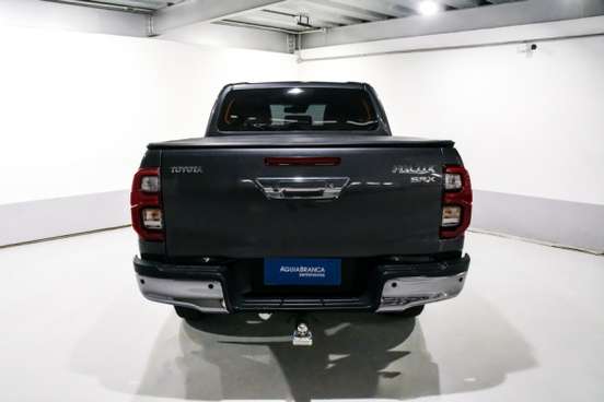 TOYOTA-HILUX-2023