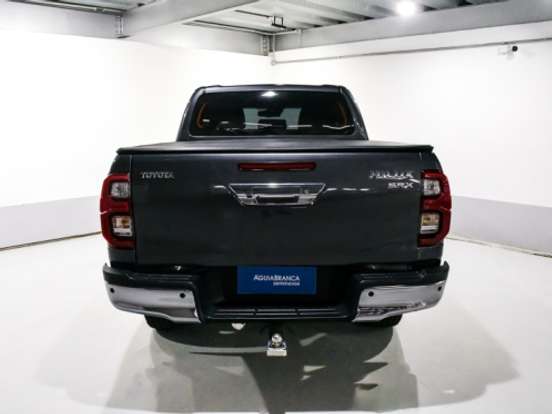 TOYOTA-HILUX-2.8 D-4D TURBO DIESEL CD SRX 4X4 AUTOMÁTICO TOYOTA-HILUX-2023