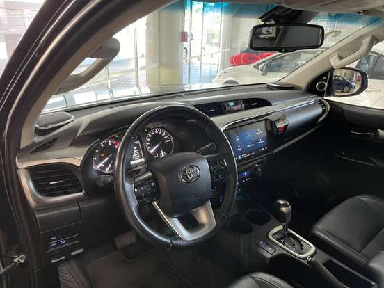 TOYOTA-HILUX-2023