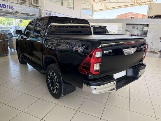 TOYOTA-HILUX-2021