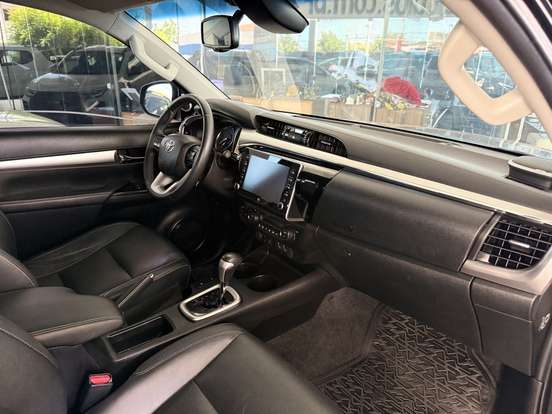 TOYOTA-HILUX-2.8 D-4D TURBO DIESEL CD SRX 4X4 AUTOMÁTICO TOYOTA-HILUX-2021