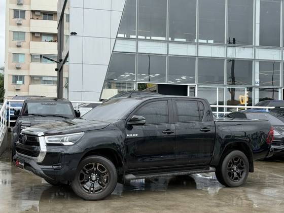 TOYOTA HILUX 2.8 D-4D TURBO DIESEL CD SRX 4X4 AUTOMÁTICO