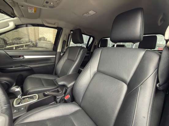 TOYOTA-HILUX-2.8 D-4D TURBO DIESEL CD SRX 4X4 AUTOMÁTICO TOYOTA-HILUX-2021