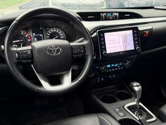 TOYOTA-HILUX-2021