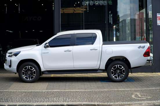TOYOTA-HILUX-2.8 D-4D TURBO DIESEL CD SRX 4X4 AUTOMÁTICO TOYOTA-HILUX-2026