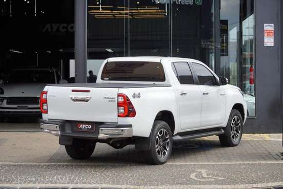 TOYOTA-HILUX-2.8 D-4D TURBO DIESEL CD SRX 4X4 AUTOMÁTICO TOYOTA-HILUX-2026