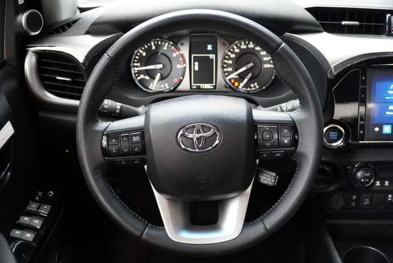TOYOTA-HILUX-2.8 D-4D TURBO DIESEL CD SRX 4X4 AUTOMÁTICO TOYOTA-HILUX-2026