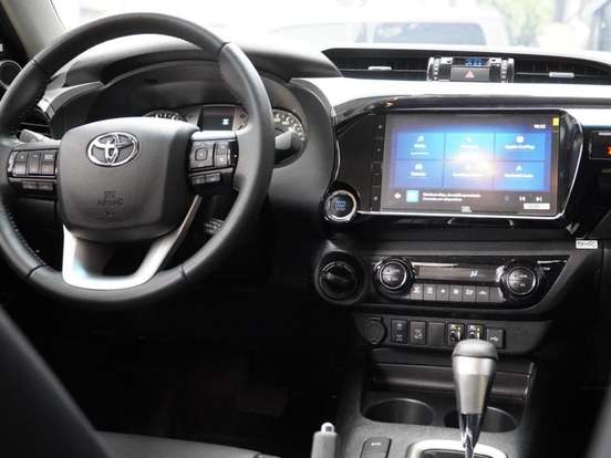 TOYOTA-HILUX-2.8 D-4D TURBO DIESEL CD SRX 4X4 AUTOMÁTICO TOYOTA-HILUX-2026