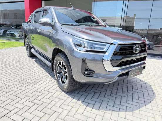 TOYOTA-HILUX-2.8 D-4D TURBO DIESEL CD SRX 4X4 AUTOMÁTICO TOYOTA-HILUX-2023