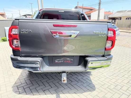 TOYOTA-HILUX-2023