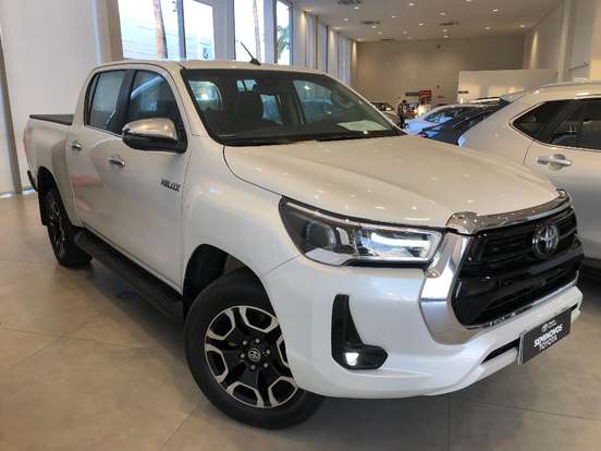 TOYOTA-HILUX-2025