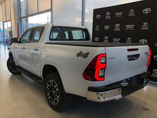 TOYOTA-HILUX-2.8 D-4D TURBO DIESEL CD SRX 4X4 AUTOMÁTICO TOYOTA-HILUX-2025