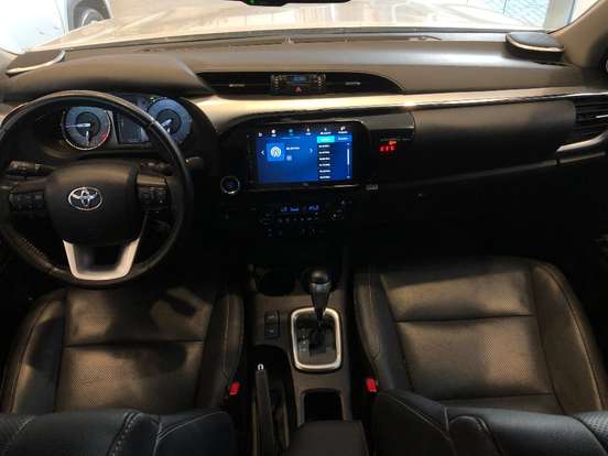 TOYOTA-HILUX-2.8 D-4D TURBO DIESEL CD SRX 4X4 AUTOMÁTICO TOYOTA-HILUX-2025