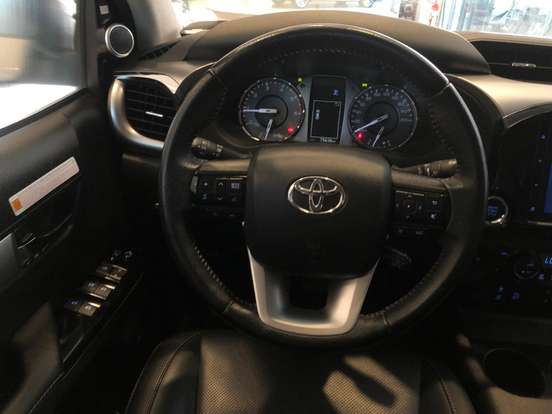 TOYOTA-HILUX-2025