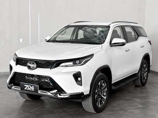 TOYOTA-HILUX-2024
