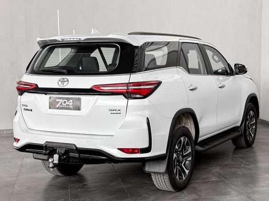 TOYOTA-HILUX-2024