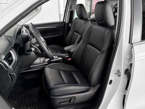 TOYOTA-HILUX-2.8 D-4D TURBO DIESEL CD SRX 4X4 AUTOMÁTICO TOYOTA-HILUX-2024