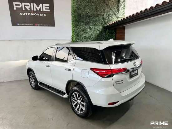 TOYOTA-HILUX-2.8 SRX 4X4 CD 16V DIESEL 4P AUTOMÁTICO TOYOTA-HILUX-2016
