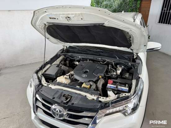 TOYOTA-HILUX-2.8 SRX 4X4 CD 16V DIESEL 4P AUTOMÁTICO TOYOTA-HILUX-2016