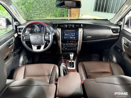 TOYOTA-HILUX-2.8 SRX 4X4 CD 16V DIESEL 4P AUTOMÁTICO TOYOTA-HILUX-2016
