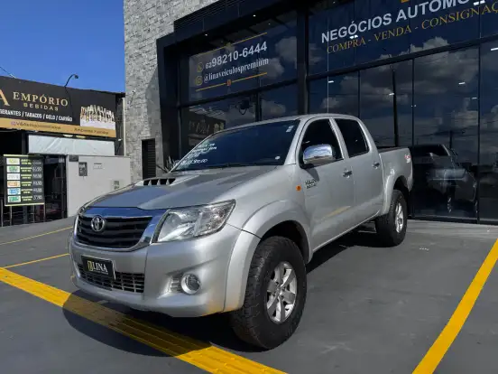 TOYOTA-HILUX-2012