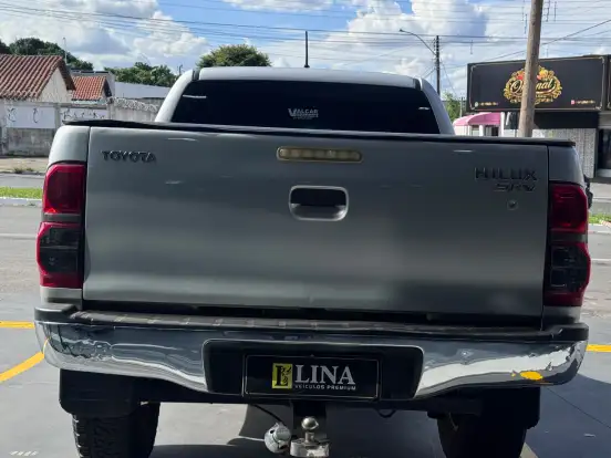 TOYOTA-HILUX-2012