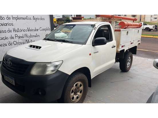 TOYOTA-HILUX-2014