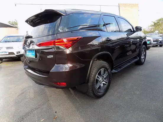TOYOTA-HILUX SW4-2017