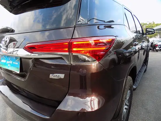 TOYOTA-HILUX SW4-2017