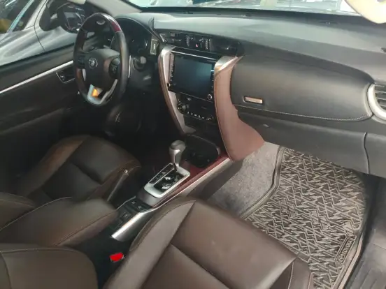 TOYOTA-HILUX SW4-2019