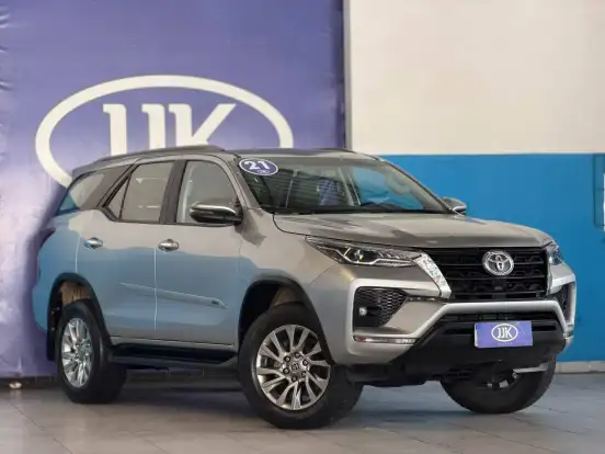 TOYOTA-HILUX SW4-2.7 VVT-i FLEX SRV 7L 4X2 AUTOMÁTICO TOYOTA-HILUX SW4-2021