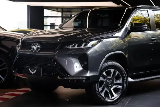 TOYOTA-HILUX SW4-2023