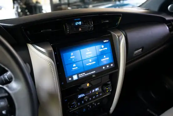 TOYOTA-HILUX SW4-2023