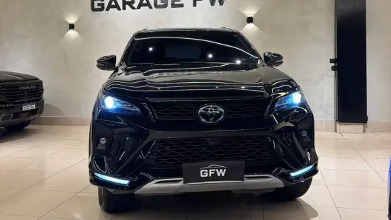 TOYOTA-HILUX SW4-2025