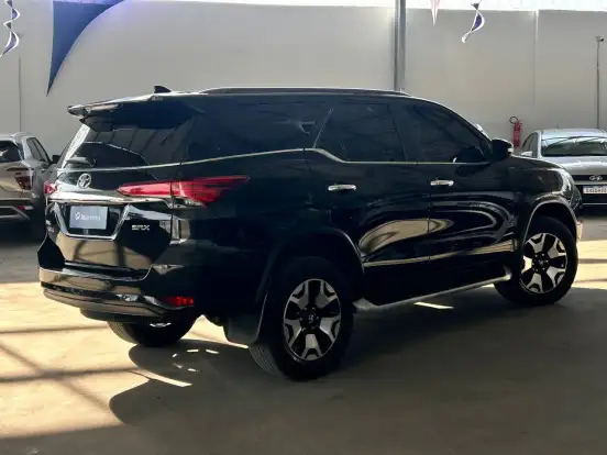 TOYOTA-HILUX SW4-2016