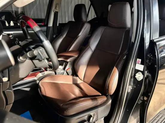 TOYOTA-HILUX SW4-2016