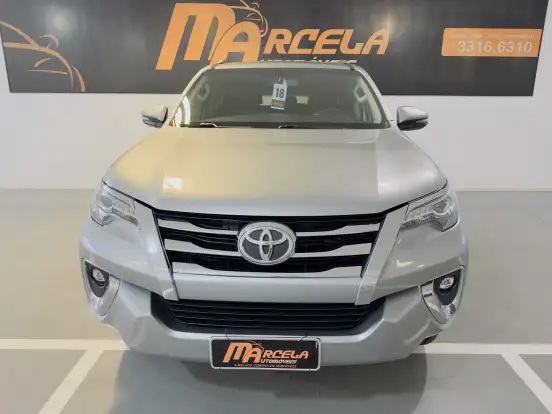 TOYOTA-HILUX SW4-2.8 SRX 4X4 7 LUGARES 16V TURBO INTERCOOLER DIESEL 4P AUTOMÁTICO TOYOTA-HILUX SW4-2018