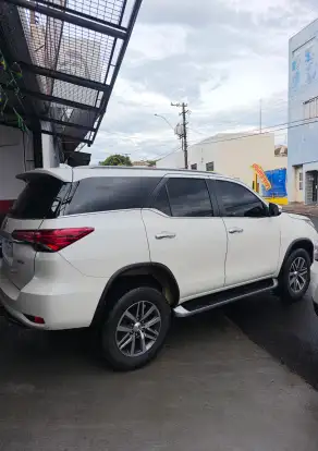 TOYOTA-HILUX SW4-2.8 SRX 4X4 7 LUGARES 16V TURBO INTERCOOLER DIESEL 4P AUTOMÁTICO TOYOTA-HILUX SW4-2017