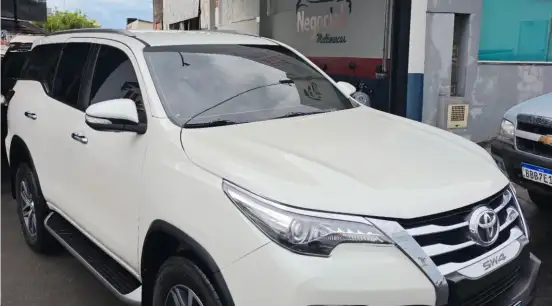 TOYOTA-HILUX SW4-2.8 SRX 4X4 7 LUGARES 16V TURBO INTERCOOLER DIESEL 4P AUTOMÁTICO TOYOTA-HILUX SW4-2017