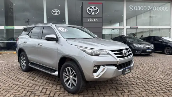 TOYOTA HILUX SW4 2.8 SRX 4X4 7 LUGARES 16V TURBO INTERCOOLER DIESEL 4P AUTOMÁTICO