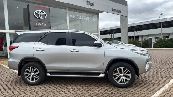 TOYOTA-HILUX SW4-2.8 SRX 4X4 7 LUGARES 16V TURBO INTERCOOLER DIESEL 4P AUTOMÁTICO TOYOTA-HILUX SW4-2018